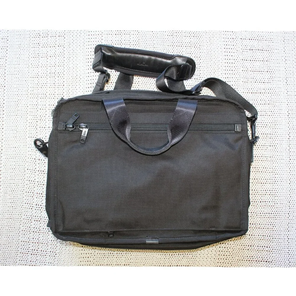 TUMI Alpha 2 Expandable organizer Briefcase/Laptop Bag Black Business Travel